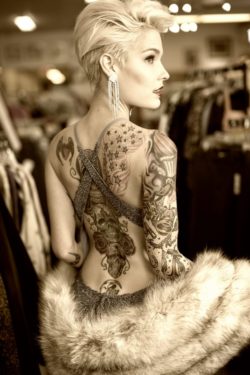 women with tattos - fashion photography pose