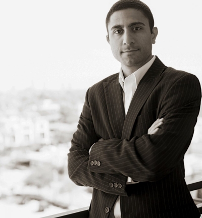 Instagram Influencer Photographer 2 men fashion pose