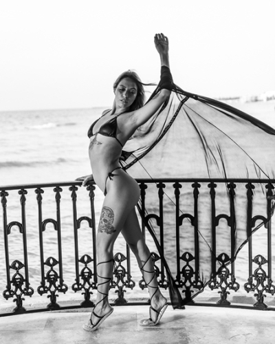 Bikini Photoshoot Ideas: The Best Poses For Swimwear Pictures 8 instagram bikini photography