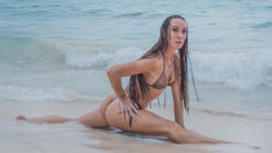 fitness model and photographer in playa del carmen