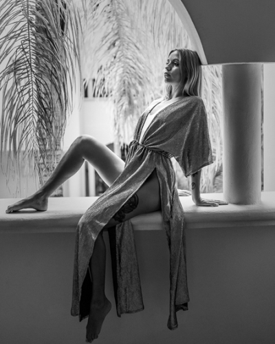 Bikini Photoshoot Ideas: The Best Poses For Swimwear Pictures 10 sexy black and white girl photography