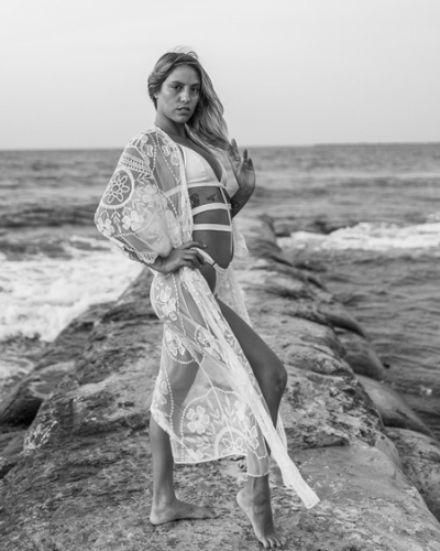 Bikini Photoshoot Ideas: The Best Poses For Swimwear Pictures 3 black and white bikini photoshoot