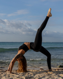 tulum fitness photographer - yoga photoshoot ideas 4