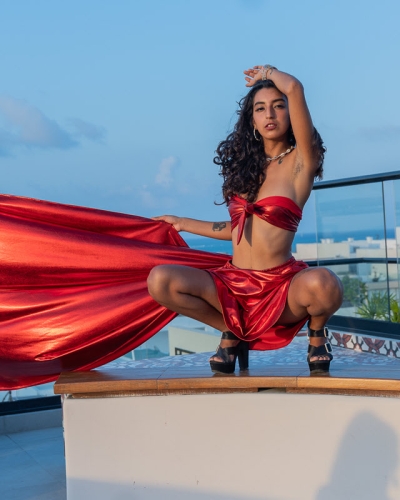 ¿Por Qué Te Gustan Las Fotos Hermosas Con Un Vestido Volador? 10 red parachute dress - fashion photography