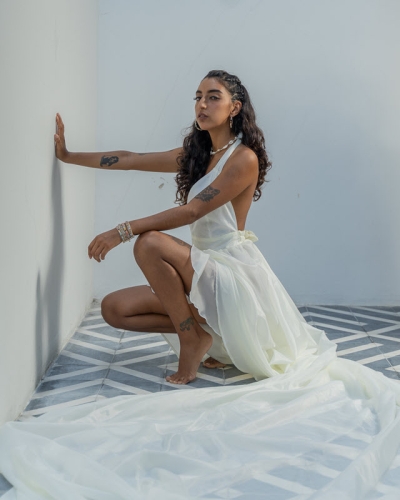 Flying Dress Rentals And Photography Services 5 white wedding dress photograpy in play del carmen