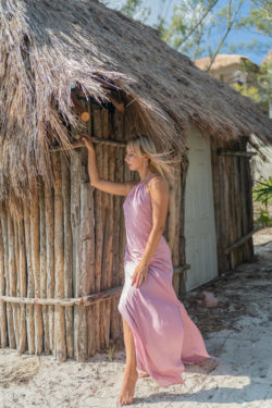 beach dress poses ideas photoshoot