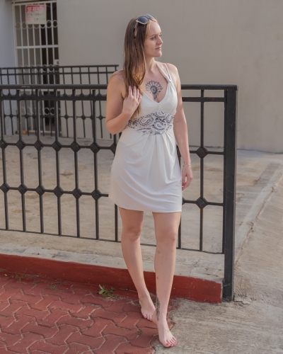 Beach Dresses: Learn The Best Dress Colors And Styles For Beach Pictures 8 dress beach poses