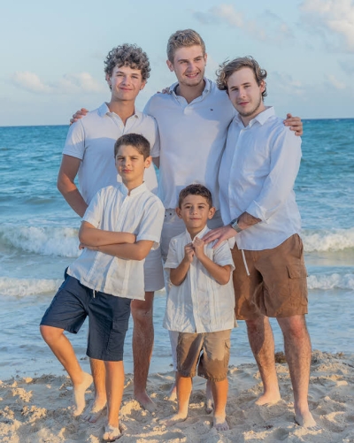 Family Photoshoot In Playa Del Carmen 14 family beach photo ideas play del carmen