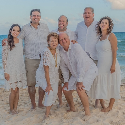 Family Photoshoot In Playa Del Carmen 15 family beach photo ideas play del carmen