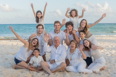 Family Photoshoot In Playa Del Carmen 13 family beach photo ideas play del carmen