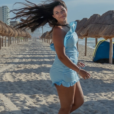 Graduation Picture Ideas – Photoshoot Ideas For Graduation 8 femal graduation photo shoot poses