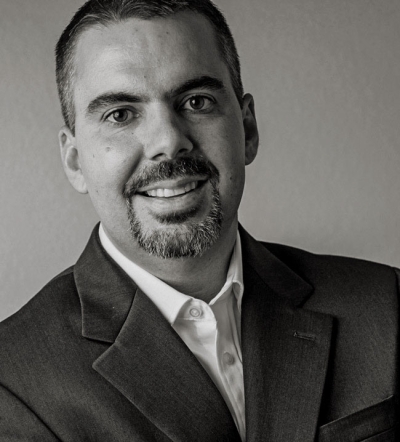 Cancun Event Photographer For Headshot Happy Hour 10 men portrait photographer cancun
