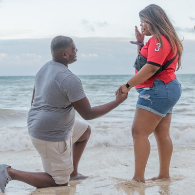 Surprise Engagement Photoshoot Tips &Amp; Ideas 3 surprise enagage photographer in cancun