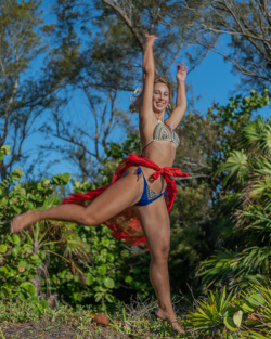 jumping bikini pose ideas
