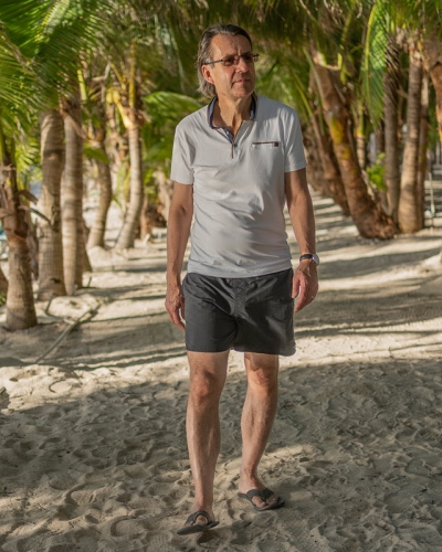 Poses For Guys – Stylish Photo Poses For Men 9 male walking pose ideas