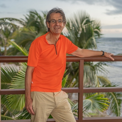 Poses For Guys – Stylish Photo Poses For Men 16 male pose ideas