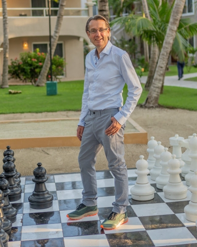 Poses For Guys – Stylish Photo Poses For Men 14 male pose ideas