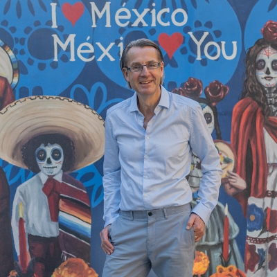 Poses For Guys – Stylish Photo Poses For Men 12 male pose ideas