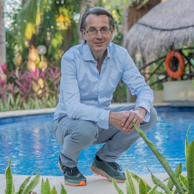 Poses For Guys – Stylish Photo Poses For Men 11 male pose ideas