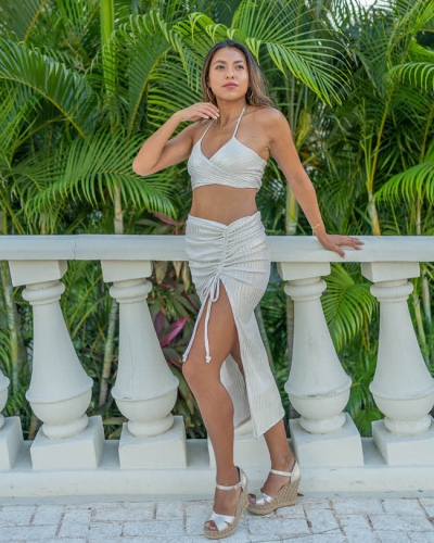 The Best Beach Dresses For Taking Pictures 13 glamourous white dress pose