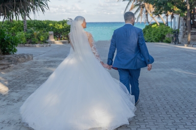 What Are The Best Beach Wedding Locations Near Cancun? 5 wedding engagegement photographer playa del carmen